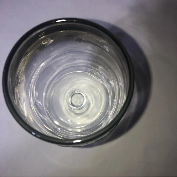 Set of 2 Wine Glasses Silver Ombre Raised Snowflakes Dorothy  Thorpe Style - Picture 3 of 4